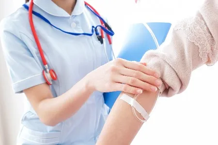 ER nurses securing the IV line of a patient